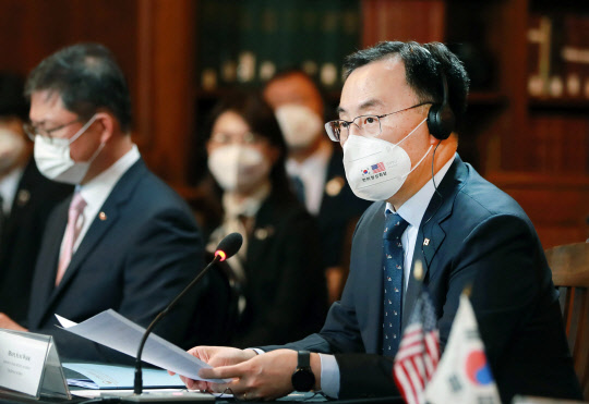 문재인 대통령을 수행해 미국을 방문 중인 문승욱 산업통상자원부 장관이 21일 오후(현지시간) 미 워싱턴 DC에서 열린 한·미 비즈니스 라운드 테이블에서 발언하고 있다. 산업통상자원부 제공.